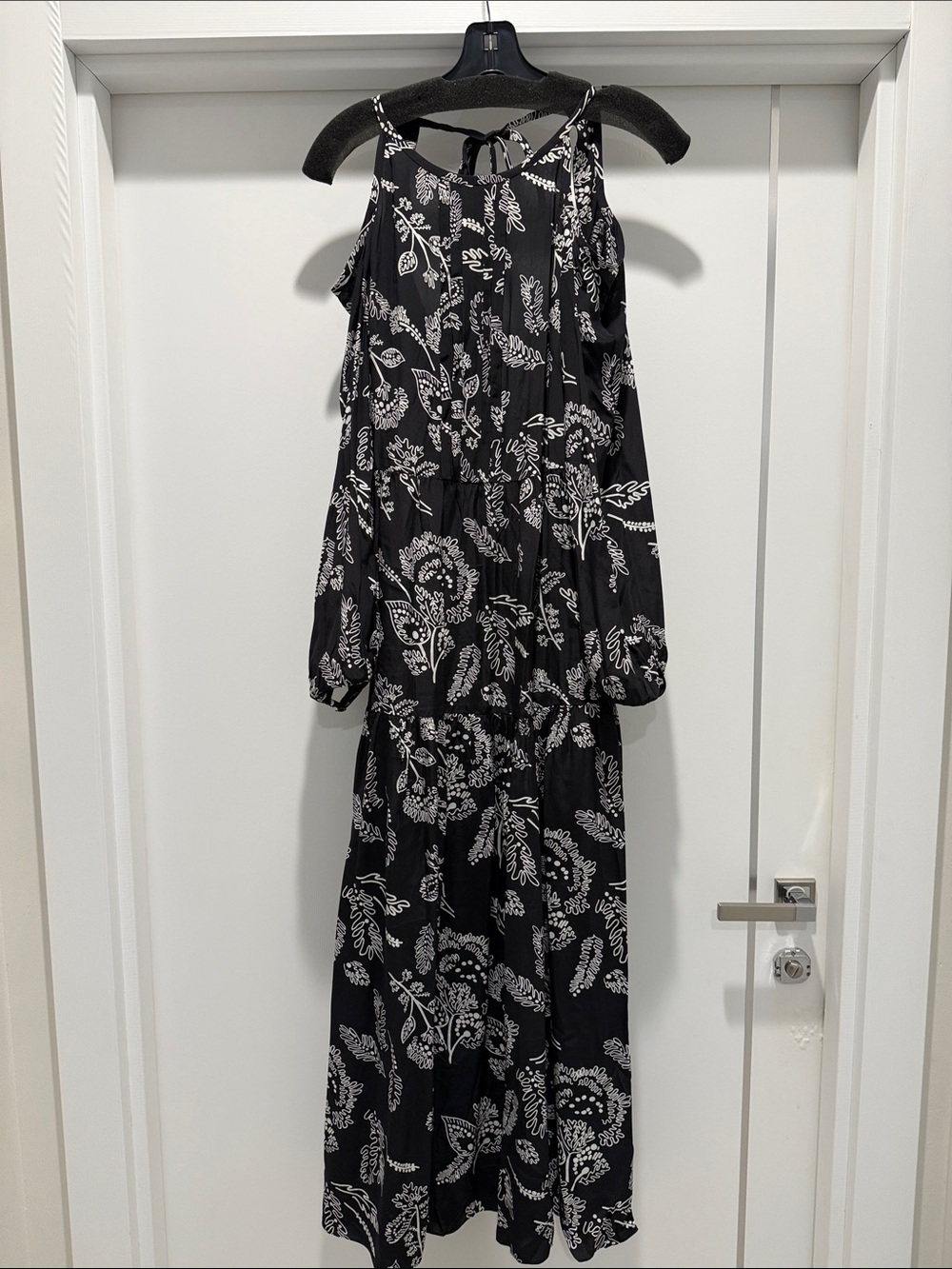 Black and White Floral Cold-Shoulder Open back Maxi Dress